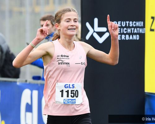 Julia Ehrle (LG farbtex Nordschwarzwald) bei der DM Cross in Darmstadt.