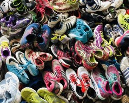 Jahresprojekt – Sportschuhe für Kinder in Ghana 